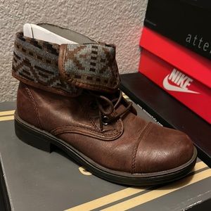 Some fall boots. Just sitting in my closet.